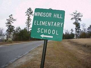 Windsor Hill Elementary arrow sign on Parkway